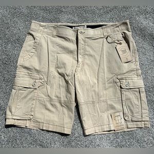 NWT TRUE CRAFT Flex Men’s Khaki Cargo Shorts - Size 40